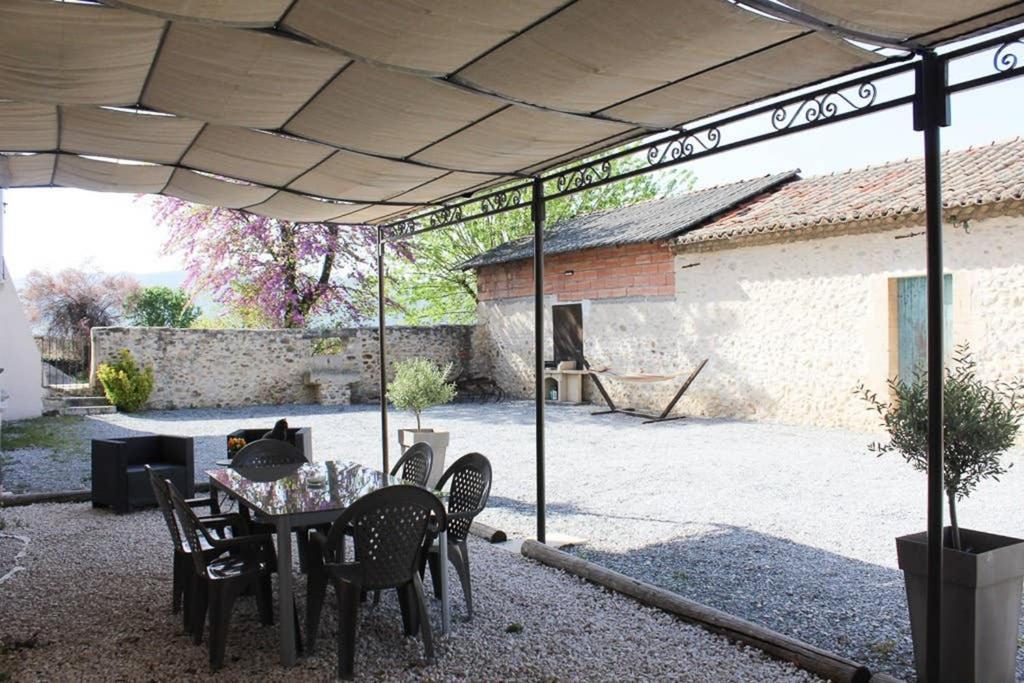 Le Gite Du Jas Vieux Montfort  エクステリア 写真